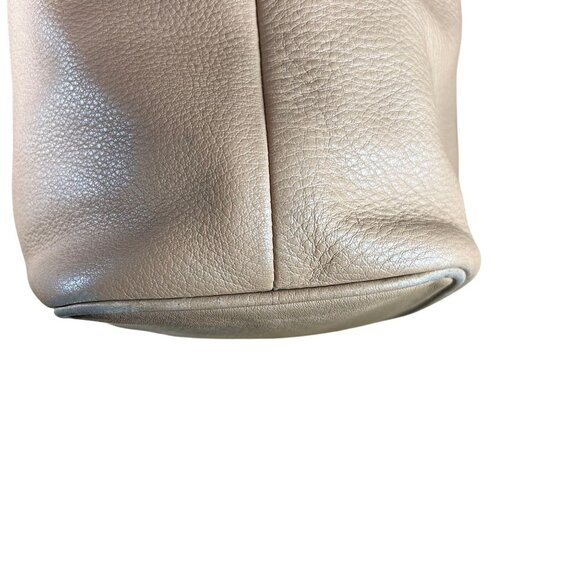 Michael Kors Jules Large Drawstring Bucket Bag in Tan Caramel Pebbled Leather - Picture 6 of 12